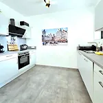 Bat Solutions - Alles Was Ein Nicht Bietet - 5 40 Bis 120 Qm Fuer Bis Zu 29 Personen - 5-raum-apartment Barrierefrei - 60 Qm Balkon Mit Blick Bis Luxemburg - Einzeln Bis Komplett Buchbar - 3 Min Zur A64