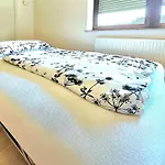 Bat Solutions - Alles Was Ein Nicht Bietet - 5 40 Bis 120 Qm Fuer Bis Zu 29 Personen - 5-raum-apartment Barrierefrei - 60 Qm Balkon Mit Blick Bis Luxemburg - Einzeln Bis Komplett Buchbar - 3 Min Zur A64 * Trierweiler