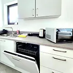 Bat Solutions - Alles Was Ein Nicht Bietet - 5 40 Bis 120 Qm Fuer Bis Zu 29 Personen - 5-raum-apartment Barrierefrei - 60 Qm Balkon Mit Blick Bis Luxemburg - Einzeln Bis Komplett Buchbar - 3 Min Zur A64 * Trierweiler