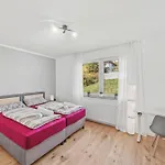Bat Solutions - Alles Was Ein Nicht Bietet - 5 40 Bis 120 Qm Fuer Bis Zu 29 Personen - 5-raum-apartment Barrierefrei - 60 Qm Balkon Mit Blick Bis Luxemburg - Einzeln Bis Komplett Buchbar - 3 Min Zur A64 Trierweiler