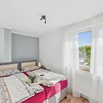 Bat Solutions - Alles Was Ein Nicht Bietet - 5 40 Bis 120 Qm Fuer Bis Zu 29 Personen - 5-raum-apartment Barrierefrei - 60 Qm Balkon Mit Blick Bis Luxemburg - Einzeln Bis Komplett Buchbar - 3 Min Zur A64 * Trierweiler
