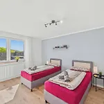 Appartamento Bat Solutions - Alles Was Ein Nicht Bietet - 5 40 Bis 120 Qm Fuer Bis Zu 29 Personen - 5-raum-apartment Barrierefrei - 60 Qm Balkon Mit Blick Bis Luxemburg - Einzeln Bis Komplett Buchbar - 3 Min Zur A64 Trierweiler