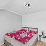 Apartment Bat Solutions - Alles Was Ein Nicht Bietet - 80 Qm, 3 Zimmer, 5 Personen, Terrasse, Bbq Und Kino *