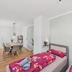 Bat Solutions - Alles Was Ein Nicht Bietet - 80 Qm, 3 Zimmer, 5 Personen, Terrasse, Bbq Und Kino