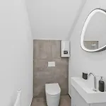 Bat Solutions - Alles Was Ein Nicht Bietet - 80 Qm, 3 Zimmer, 5 Personen, Terrasse, Bbq Und Kino * Trierweiler