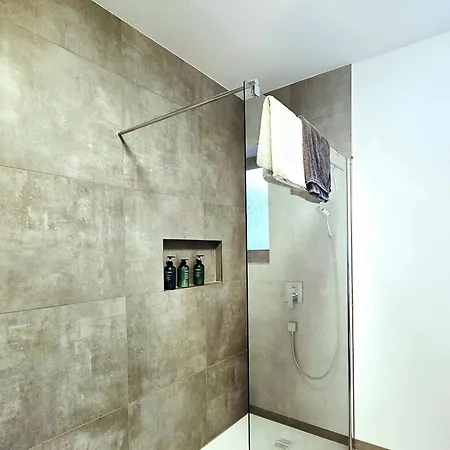 Bat Solutions - Alles Was Ein Nicht Bietet - 80 Qm, 3 Zimmer, 5 Personen, Terrasse, Bbq Und Kino *