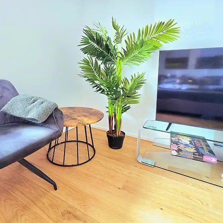 Bat Solutions - Alles Was Ein Nicht Bietet - 5 40 Bis 120 Qm Fuer Bis Zu 29 Personen - 5-raum-apartment Barrierefrei - 60 Qm Balkon Mit Blick Bis Luxemburg - Einzeln Bis Komplett Buchbar - 3 Min Zur A64