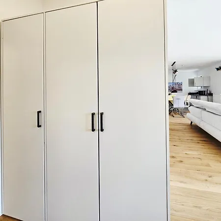 Apartment Bat Solutions - Alles Was Ein Nicht Bietet - 80 Qm, 3 Zimmer, 5 Personen, Terrasse, Bbq Und Kino *