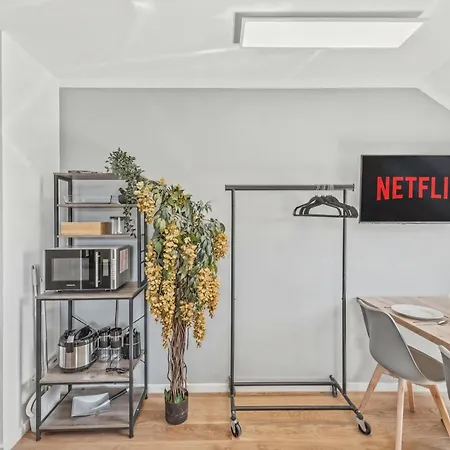 Apartment Bat Solutions - Alles Was Ein Nicht Bietet - 80 Qm, 3 Zimmer, 5 Personen, Terrasse, Bbq Und Kino *