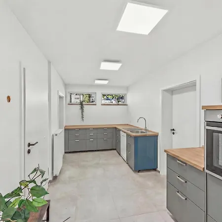 Bat Solutions - Alles Was Ein Nicht Bietet - 80 Qm, 3 Zimmer, 5 Personen, Terrasse, Bbq Und Kino