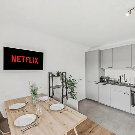 Apartment Bat Solutions - Alles Was Ein Nicht Bietet - 80 Qm, 3 Zimmer, 5 Personen, Terrasse, Bbq Und Kino