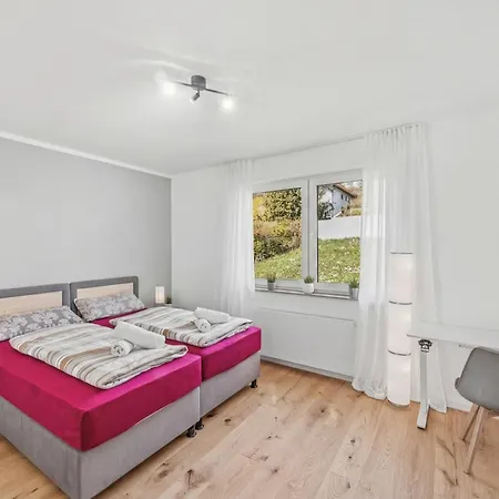 Bat Solutions - Alles Was Ein Nicht Bietet - 5 40 Bis 120 Qm Fuer Bis Zu 29 Personen - 5-raum-apartment Barrierefrei - 60 Qm Balkon Mit Blick Bis Luxemburg - Einzeln Bis Komplett Buchbar - 3 Min Zur A64 Trierweiler
