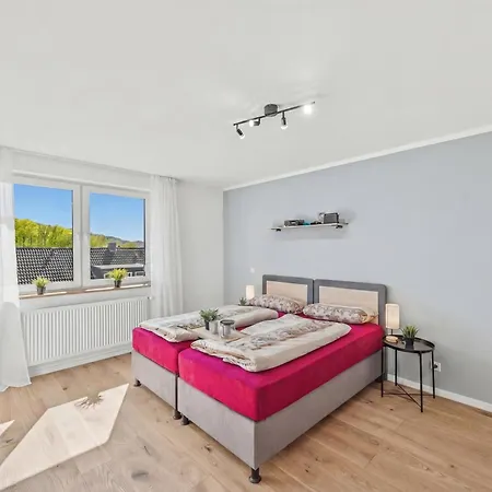Bat Solutions - Alles Was Ein Nicht Bietet - 5 40 Bis 120 Qm Fuer Bis Zu 29 Personen - 5-raum-apartment Barrierefrei - 60 Qm Balkon Mit Blick Bis Luxemburg - Einzeln Bis Komplett Buchbar - 3 Min Zur A64 Trierweiler