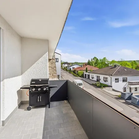 Apartment Bat Solutions - Alles Was Ein Nicht Bietet - 80 Qm, 3 Zimmer, 5 Personen, Terrasse, Bbq Und Kino