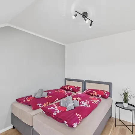 Appartamento Bat Solutions - Alles Was Ein Nicht Bietet - 5 40 Bis 120 Qm Fuer Bis Zu 29 Personen - 5-raum-apartment Barrierefrei - 60 Qm Balkon Mit Blick Bis Luxemburg - Einzeln Bis Komplett Buchbar - 3 Min Zur A64 *