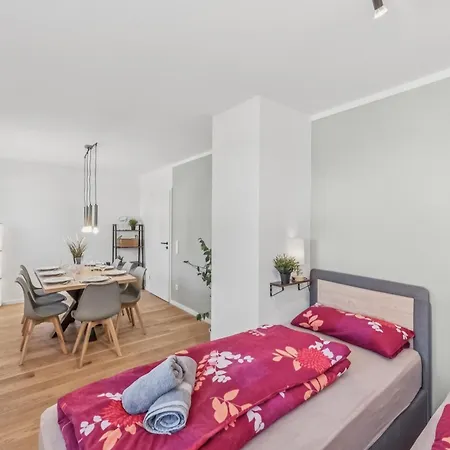 Bat Solutions - Alles Was Ein Nicht Bietet - 5 40 Bis 120 Qm Fuer Bis Zu 29 Personen - 5-raum-apartment Barrierefrei - 60 Qm Balkon Mit Blick Bis Luxemburg - Einzeln Bis Komplett Buchbar - 3 Min Zur A64