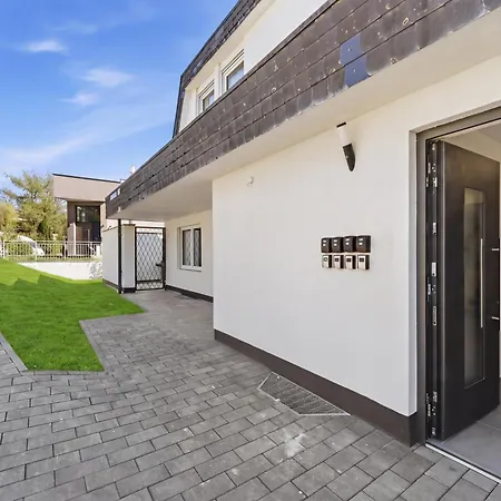 Bat Solutions - Alles Was Ein Nicht Bietet - 5 40 Bis 120 Qm Fuer Bis Zu 29 Personen - 5-raum-apartment Barrierefrei - 60 Qm Balkon Mit Blick Bis Luxemburg - Einzeln Bis Komplett Buchbar - 3 Min Zur A64 Trierweiler