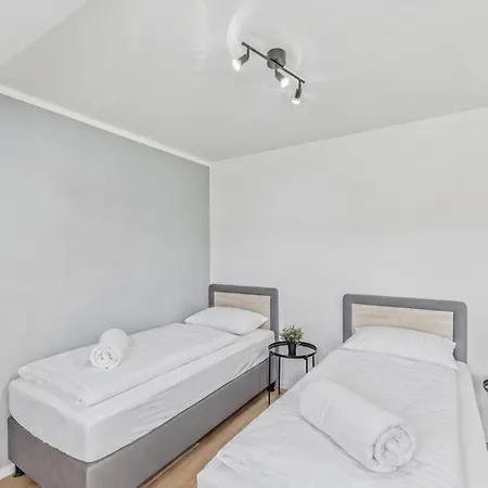 Bat Solutions - Alles Was Ein Nicht Bietet - 5 40 Bis 120 Qm Fuer Bis Zu 29 Personen - 5-raum-apartment Barrierefrei - 60 Qm Balkon Mit Blick Bis Luxemburg - Einzeln Bis Komplett Buchbar - 3 Min Zur A64 * Trierweiler