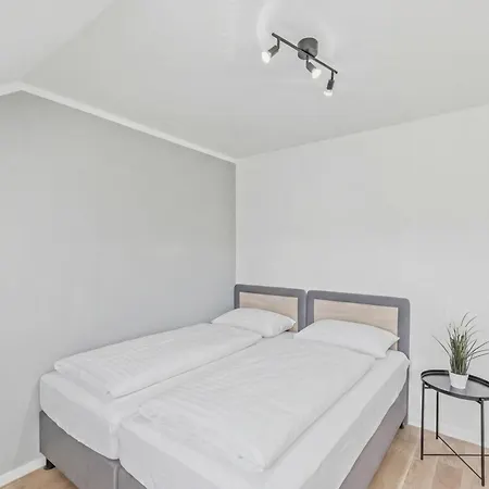 Appartement Bat Solutions - Alles Was Ein Nicht Bietet - 5 40 Bis 120 Qm Fuer Bis Zu 29 Personen - 5-raum-apartment Barrierefrei - 60 Qm Balkon Mit Blick Bis Luxemburg - Einzeln Bis Komplett Buchbar - 3 Min Zur A64