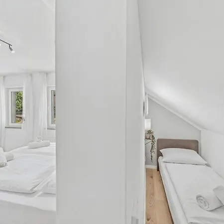 Bat Solutions - Alles Was Ein Nicht Bietet - 5 40 Bis 120 Qm Fuer Bis Zu 29 Personen - 5-raum-apartment Barrierefrei - 60 Qm Balkon Mit Blick Bis Luxemburg - Einzeln Bis Komplett Buchbar - 3 Min Zur A64 Trierweiler
