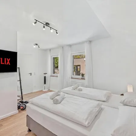 Bat Solutions - Alles Was Ein Nicht Bietet - 5 40 Bis 120 Qm Fuer Bis Zu 29 Personen - 5-raum-apartment Barrierefrei - 60 Qm Balkon Mit Blick Bis Luxemburg - Einzeln Bis Komplett Buchbar - 3 Min Zur A64 * Trierweiler