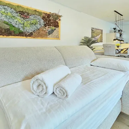 Bat Solutions - Alles Was Ein Nicht Bietet - 5 40 Bis 120 Qm Fuer Bis Zu 29 Personen - 5-raum-apartment Barrierefrei - 60 Qm Balkon Mit Blick Bis Luxemburg - Einzeln Bis Komplett Buchbar - 3 Min Zur A64 Appartement