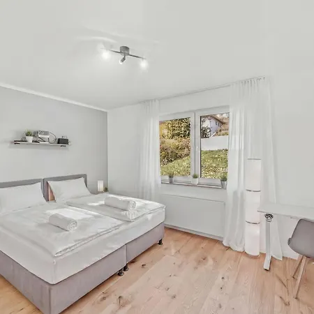Bat Solutions - Alles Was Ein Nicht Bietet - 5 40 Bis 120 Qm Fuer Bis Zu 29 Personen - 5-raum-apartment Barrierefrei - 60 Qm Balkon Mit Blick Bis Luxemburg - Einzeln Bis Komplett Buchbar - 3 Min Zur A64 * Trierweiler