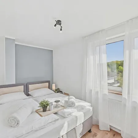 Bat Solutions - Alles Was Ein Nicht Bietet - 5 40 Bis 120 Qm Fuer Bis Zu 29 Personen - 5-raum-apartment Barrierefrei - 60 Qm Balkon Mit Blick Bis Luxemburg - Einzeln Bis Komplett Buchbar - 3 Min Zur A64 Appartement Trierweiler