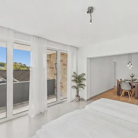 Bat Solutions - Alles Was Ein Nicht Bietet - 5 40 Bis 120 Qm Fuer Bis Zu 29 Personen - 5-raum-apartment Barrierefrei - 60 Qm Balkon Mit Blick Bis Luxemburg - Einzeln Bis Komplett Buchbar - 3 Min Zur A64 *