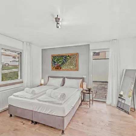Bat Solutions - Alles Was Ein Nicht Bietet - 5 40 Bis 120 Qm Fuer Bis Zu 29 Personen - 5-raum-apartment Barrierefrei - 60 Qm Balkon Mit Blick Bis Luxemburg - Einzeln Bis Komplett Buchbar - 3 Min Zur A64 Appartement