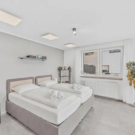 Bat Solutions - Alles Was Ein Nicht Bietet - 5 40 Bis 120 Qm Fuer Bis Zu 29 Personen - 5-raum-apartment Barrierefrei - 60 Qm Balkon Mit Blick Bis Luxemburg - Einzeln Bis Komplett Buchbar - 3 Min Zur A64 * Trierweiler