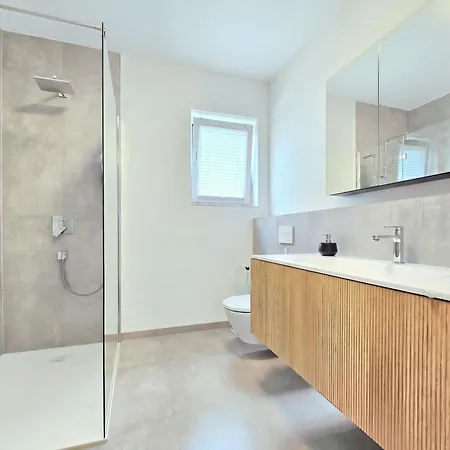 Bat Solutions - Alles Was Ein Nicht Bietet - 5 40 Bis 120 Qm Fuer Bis Zu 29 Personen - 5-raum-apartment Barrierefrei - 60 Qm Balkon Mit Blick Bis Luxemburg - Einzeln Bis Komplett Buchbar - 3 Min Zur A64 アパート