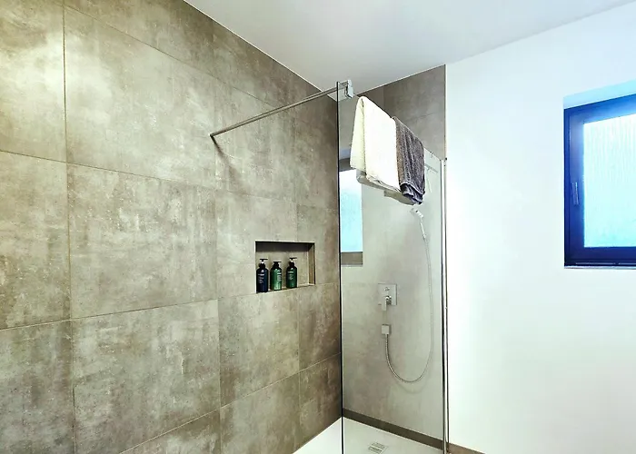 Bat Solutions - Alles Was Ein Nicht Bietet - 80 Qm, 3 Zimmer, 5 Personen, Terrasse, Bbq Und Kino *